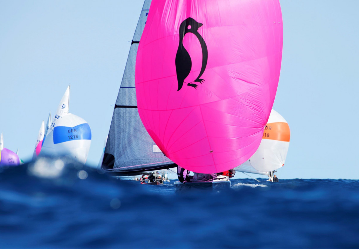 Dragon et 5.5 MJI entre les îles de Lérins. Didier Ravon/YCC